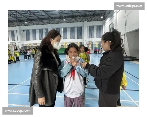 西航二校 U13 女足勇夺区赛冠军！技术与意志铸就青春荣耀